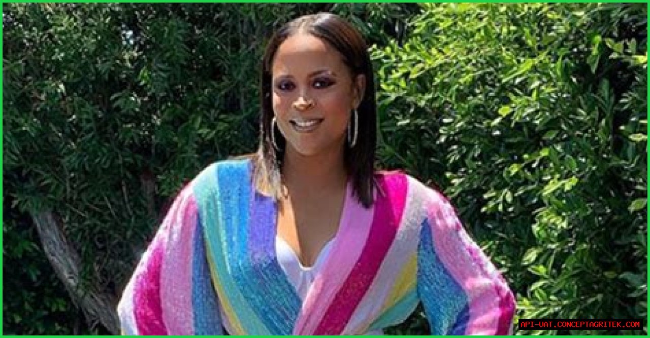 Shaunie O'Neal's Ex Shaq Gets Close to Swimsuit-Clad Beauty on Yacht in Spain